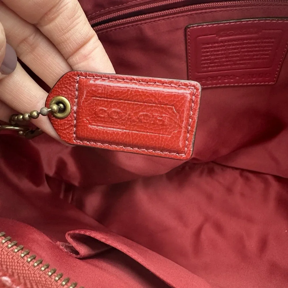 VTG Rare Coach Ergo Turnlock Crushed Patent Leather Shoulder Red Hobo Bag 11009